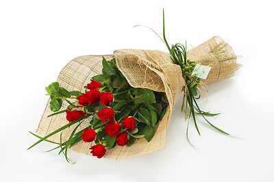 COUNTRY BURLAP DOZEN ROSES